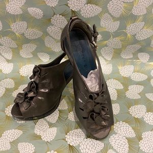 EUC Madden Girl Pewter Platform Heels Size 6.5 M